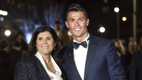 Mẹ Ronaldo: 'Mafia không nhúng tay, con tôi còn giành nhiều QBV hơn'