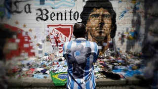 Diego Maradona: Những thiên tài thường dạo chơi qua trần gian theo cách của riêng họ