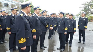 Tư lệnh Hải quân thăm, chúc Tết và trồng cây lưu niệm tại Lữ đoàn 147