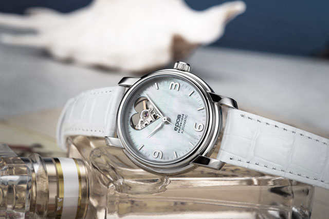 Thiết kế đồng hồ nữ Epos lộ máy độc đáo mang lại vẻ đẹp vừa cá tính nhưng vẫn rất nhẹ nhàng