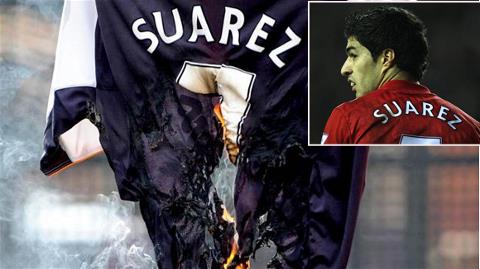 CĐV Liverpool giận dữ đốt áo đấu của Luis Suarez