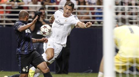 VIDEO: Handanovic bó tay trước cú sút hiểm hóc của Ronaldo