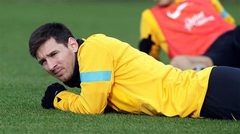 Barca lo lắng về Messi