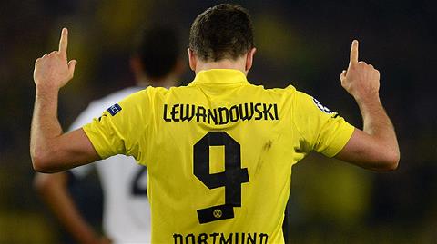 Dortmund nâng lương cho Lewandowski