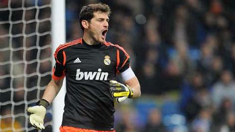 Arsenal bất ngờ hỏi mua Casillas