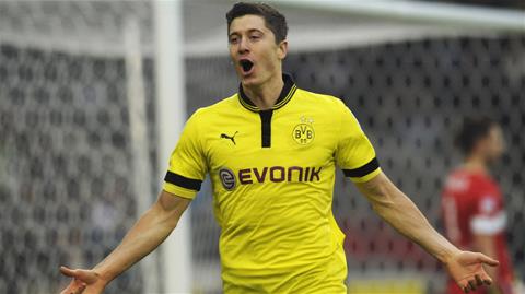 Nhận lương gấp 3, Lewandowski ngừng đòi rời Dortmund