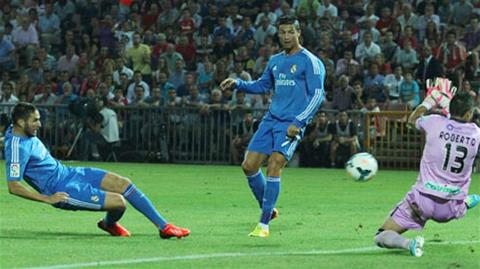 VIDEO: Benzema "trộm" bàn thắng của Ronaldo