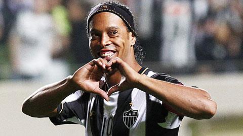 Schalke muốn đưa Ronaldinho trở lại Champions League