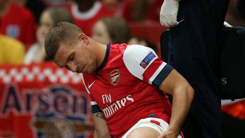 Arsenal nhận tin dữ: Podolski nghỉ hơn hai tháng