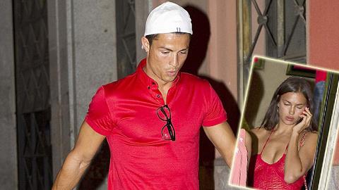 Ronaldo diện áo phông đỏ chói, rủ nhà vợ tương lai đi ăn tối
