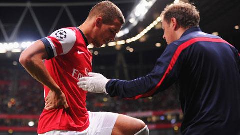 Arsenal mất ngôi sao người Đức đến hết năm 2013