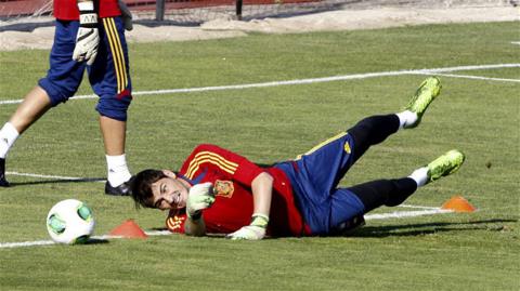 Casillas mất suất bắt chính ở đội tuyển TBN