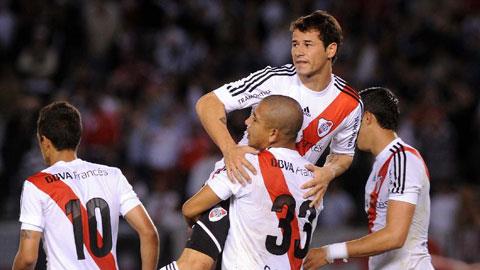 07h15 ngày 6/9: River Plate vs San Lorenzo