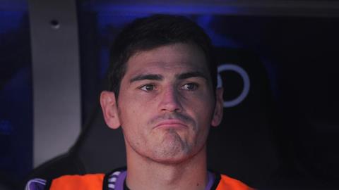 Navas gạ Casillas sang Man City