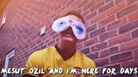 CĐV Arsenal hát rap về Mesut Oezil