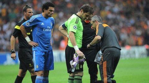 Casillas lại dính chấn thương, thủ phạm là... Ramos