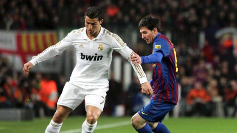 Khi Messi và Ronado nhìn nhau để đá: Hiệu ứng tấm gương