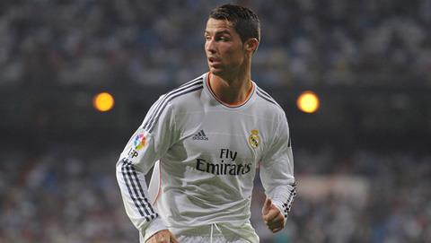 Ronaldo vượt qua "số 9" hay nhất trong lịch sử Real