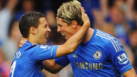 Fernando Torres khiến Hazard "tẽn tò" trên sân tập