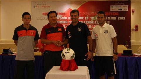 HLV U23 Việt Nam và U23 Santos đều quyết thắng