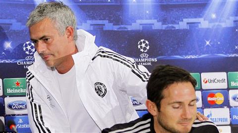 Jose Mourinho nổi khùng ở họp báo