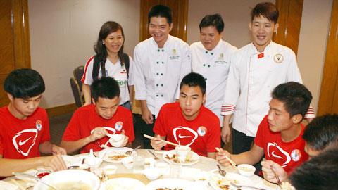 Ghi chép ở đội U19 Việt Nam: Bữa ăn thuần Việt giữa lòng Kuala Lumpur
