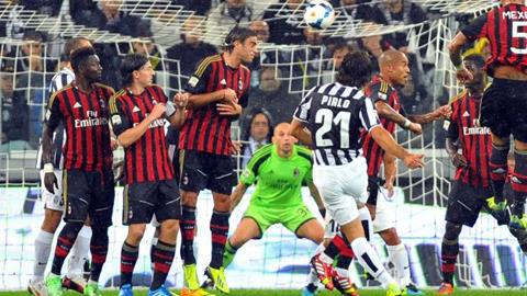 Cú sút phạt đẹp mắt của Pirlo vào lưới đội bóng cũ AC Milan