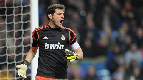 VIDEO: Pha ăn mừng như một đứa trẻ của Iker Casillas