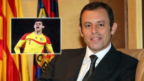 Chủ tịch Barca là "fan" của thủ thành Courtois