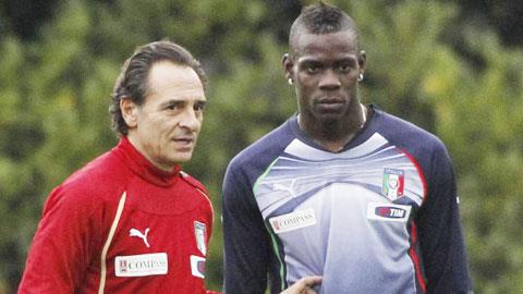 ĐT Italia: Prandelli bị chê "tiền hậu bất nhất" vì Balotelli