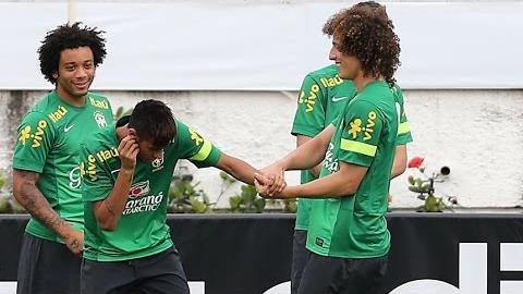 David Luiz dùng tuyệt kỹ xâu kim Neymar