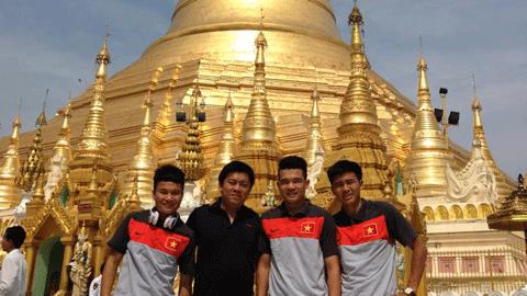 U23 đi thăm Chùa vàng ở Myanmar