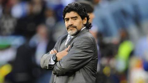 Balotelli "chinh phục" Maradona bằng ảnh... hút thuốc