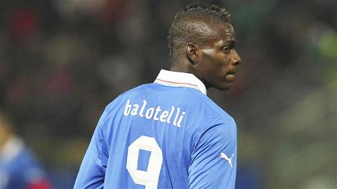 Tự truyện “Sao vẫn là tôi” của Mario Balotelli (phần 2): Đoạn tuyệt với gốc tích Ghana