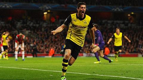 Arsenal 1-2 Dortmund: Lewandowski đưa Arsenal trở lại mặt đất