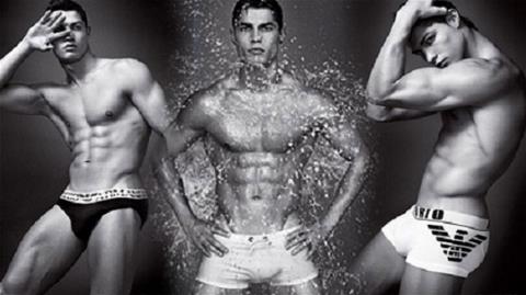 Ronaldo tổ chức cuộc thi… khoe đồ lót