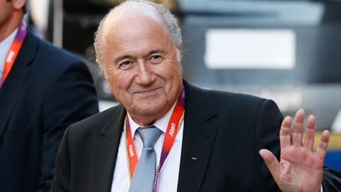 Sepp Blatter xin lỗi và thanh minh vụ mỉa Ronaldo