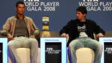 Ronaldo sợ mất Quả bóng vàng vì FIFA thiên vị Messi