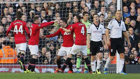 Fulham 1-3 M.U: Rooney và van Persie đồng loạt lên tiếng