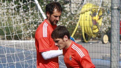 Diego Lopez không khó chịu khi phải cạnh tranh với Iker Casillas