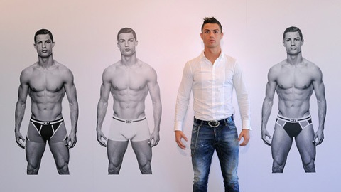 Cris Ronaldo yêu thời trang chỉ sau bóng đá