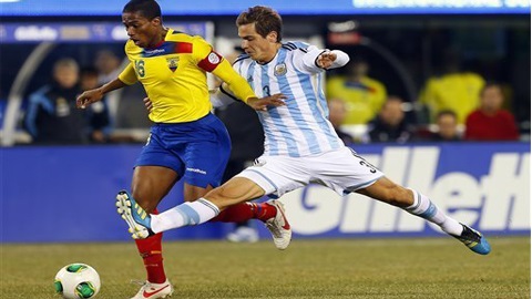 Vắng Messi, Argentina bị Ecuador cầm hòa không bàn thắng