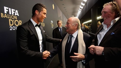 Chủ tịch FIFA mất cơ hội xin lỗi Ronaldo