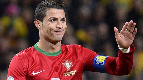 Mạng xã hội “sôi sùng sục” vì Ronaldo