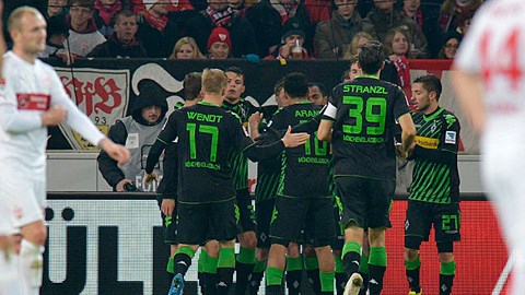 Hạ Stuttgart 2-0, Monchengladbach gia nhập top 4