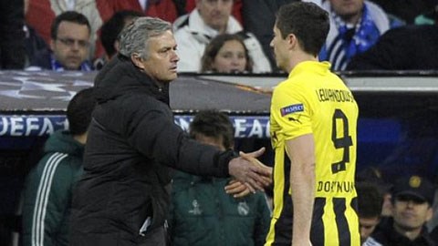 Điểm tin trưa 24/11: Mourinho gọi điện thuyết phục Lewandowski về Chelsea