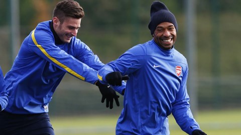 Henry trở lại tập luyện cùng Arsenal