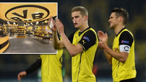 Sao Dortmund chảy máu nhiều đến nỗi… hết áo thay