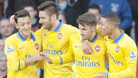 Ramsey chói sáng tại quê nhà, Arsenal vững vàng trên đỉnh
