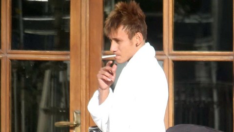 Neymar hút thuốc, thật hay đùa?